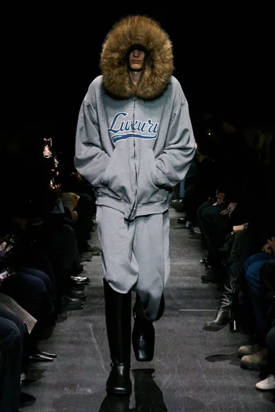 Look 40